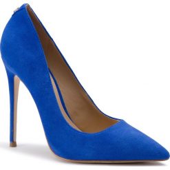 Szpilki GUESS - Felyx FL6FLX SUE08 BLUE. Niebieskie szpilki damskie Guess, z aplikacjami, ze skóry ekologicznej, bez obcasa, na obcasie, bez zapięcia. W wyprzedaży za 359.00 zł.