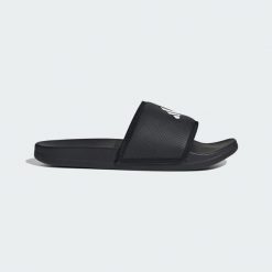 Klapki Adilette Komfort. Białe klapki damskie Adidas, bez wzorów, sportowe, bez obcasa, bez zapięcia. W wyprzedaży za 129.35 zł.