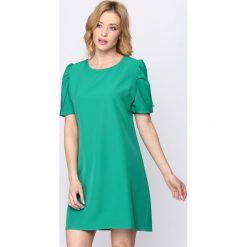 Zielona Sukienka Thunderbird. Zielone sukienki damskie Born2be, s, bez wzorów, bez kołnierzyka, bez ramiączek, mini. Za 29.99 zł.