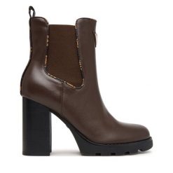 Botki Guess. Brązowe botki damskie Guess, z aplikacjami, bez obcasa, na słupku, bez zapięcia. Za 634.99 zł.