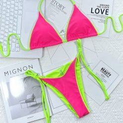 Bikini plażowe z regulowanymi sznureczkami Fawn. Czerwone bikini Intica, bez wzorów. W wyprzedaży za 139.00 zł.