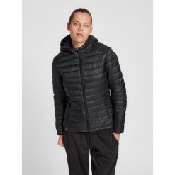 Kurtka sportowa damska Hummel Red z kapturem. Czarne kurtki sportowe damskie Hummel, xl, bez wzorów, z puchu, bez ramiączek, z kapturem. W wyprzedaży za 277.00 zł.