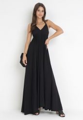 Czarna Rozkloszowana Sukienka Maxi z Wiązaniem na Szyi Cathenia. Czarne sukienki damskie Born2be, m, bez wzorów, bez kołnierzyka, bez ramiączek, maxi, rozkloszowane. Za 84.99 zł.