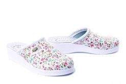 SANITAL FLEX 707/I flower 15, klapki profilaktyczne damskie. Białe klapki damskie Sanital-Flex, bez wzorów, ze skóry, bez obcasa, na koturnie, bez zapięcia. Za 114.90 zł.