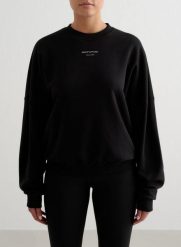 Damska bluza frotte, luźna, z okrągłym dekoltem Apparel Terry czarna. Czarne bluzy damskie Aim'n, s, bez wzorów, z dzianiny, bez ramiączek, bez kaptura. Za 297.00 zł.