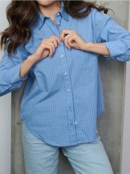 Bawełniana koszula w kratę - błękitny. Niebieskie koszule damskie Sinsay, l, bez wzorów, z bawełny, bez kołnierzyka, bez ramiączek. Za 39.99 zł.