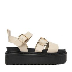 Sandały DeeZee. Białe sandały damskie DeeZee, bez wzorów, bez obcasa, na płaskiej podeszwie, bez zapięcia. Za 149.99 zł.