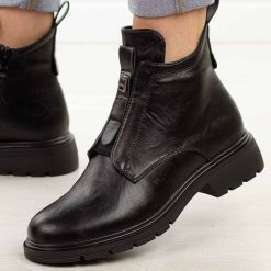 Czarne botki damskie Jezzi 2501-1. Czarne botki damskie Jezzi, na jesień, bez wzorów, z jeansu, biznesowe, z okrągłym noskiem, bez obcasa, na płaskiej podeszwie, bez zapięcia. Za 229.00 zł.