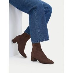 Botki GINO ROSSI. Brązowe botki damskie Gino Rossi, bez wzorów, bez obcasa, na słupku, bez zapięcia. Za 329.99 zł.