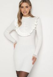 Biała Dopasowana Prążkowana Sukienka z Wiskozą i Żabotem z Haftem Nerain. Białe sukienki damskie Born2be, na co dzień, m, bez wzorów, prążkowane, eleganckie, bez kołnierzyka, bez ramiączek, mini, dopasowane. Za 74.99 zł.