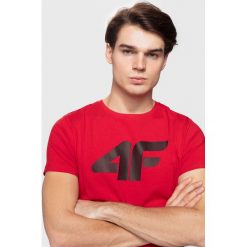 T-shirt męski TSM303 - czerwony. Czerwone t-shirty męskie 4F, m, bez wzorów, bez kołnierzyka, bez ramiączek. Za 49.99 zł.