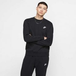 Bluza sportowa męska Nike Club Crew. Czarne bluzy sportowe męskie Nike, m, bez wzorów, bez kaptura, na fitness i siłownię. Za 262.99 zł.