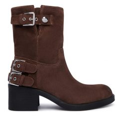 Botki Guess. Brązowe botki damskie Guess, z aplikacjami, bez obcasa, na słupku, bez zapięcia. Za 764.99 zł.