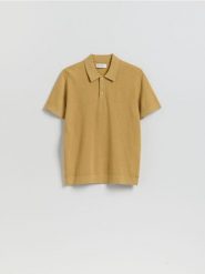 Sweter polo z bawełną - musztardowy. Swetry męskie Reserved, l, bez wzorów, z bawełny, bez kołnierzyka, bez ramiączek. Za 119.99 zł.