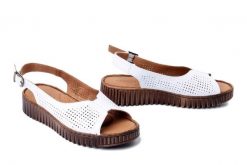 KOCH 030.332.3267 white, sandały damskie. Białe sandały damskie KOCH, bez wzorów, z gumy, bez obcasa, bez zapięcia. Za 239.90 zł.