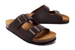 DR. BRINKMANN 600047-02 braun, klapki profilaktyczne męskie. Brązowe klapki męskie Dr. Brinkmann, bez wzorów, ze skóry, bez zapięcia. Za 249.90 zł.