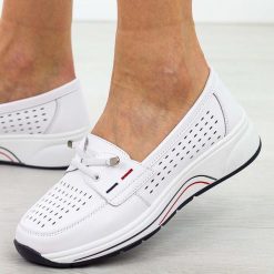 Białe ażurowe skórzane półbuty damskie S.Barski 871. Białe półbuty damskie S.BARSKI, na jesień, w ażurowe wzory, z jeansu, biznesowe, bez obcasa, na płaskiej podeszwie, bez zapięcia. Za 229.00 zł.