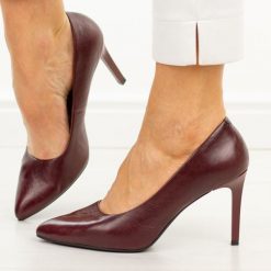 Bordowe skórzane szpilki damskie Sergio Leone 1339. Czerwone szpilki damskie Sergio Leone, bez wzorów, ze skóry, bez obcasa, na szpilce, bez zapięcia. Za 299.00 zł.