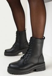 Czarne Sznurowane Botki Workery Luxira. Czarne botki damskie Born2be, z aplikacjami, z jeansu, bez obcasa, na płaskiej podeszwie, bez zapięcia. Za 49.99 zł.