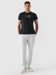 4F T-shirt regular z nadrukiem męski - czarny L. Czarne t-shirty męskie 4F, l, bez wzorów, z bawełny, bez kołnierzyka, bez ramiączek. W wyprzedaży za 39.99 zł.
