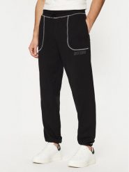 Guess Spodnie dresowe U5RB00 KCO31 Czarny Regular Fit. Czarne spodnie sportowe męskie Guess, m, z aplikacjami, z bawełny. Za 209.99 zł.