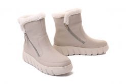 RIEKER Y3581-60 beige, botki damskie. Brązowe botki damskie Rieker, na zimę, bez wzorów, bez obcasa, na koturnie, bez zapięcia. Za 399.90 zł.