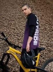 4F T-shirt relaxed z nadrukiem męski - czarny L. Czarne t-shirty męskie 4F, l, bez wzorów, z bawełny, bez kołnierzyka, bez ramiączek. Za 89.99 zł.