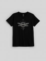 4F T-shirt regular z nadrukiem damski - czarny L. Czarne t-shirty damskie 4F, l, bez wzorów, z bawełny, klasyczne, bez kołnierzyka, bez ramiączek. Za 59.99 zł.