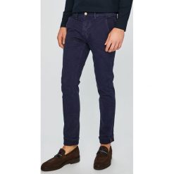 Guess Jeans - Jeansy. Niebieskie jeansy męskie Guess Jeans, z bawełny. W wyprzedaży za 199.90 zł.