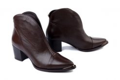 BOCCATO 8031 F75 brązowy, botki damskie. Brązowe botki damskie Boccato, bez wzorów, ze skóry, bez obcasa, na obcasie, bez zapięcia. Za 428.32 zł.