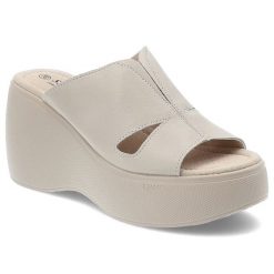 Klapki damskie S. Barski, na wysokim koturnie ze skóry naturalnej wygodne, beżowe, LR51-541. Brązowe klapki damskie S.BARSKI, na lato, bez wzorów, ze skóry, bez obcasa, na koturnie, bez zapięcia. Za 149.00 zł.