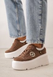 Jasnobrązowe Sneakersy Vices na Grubej Podeszwie z Metaliczną Ozdobą Tatorelis. Brązowe obuwie sportowe damskie Born2be, z aplikacjami, z jeansu, bez zapięcia. Za 129.99 zł.