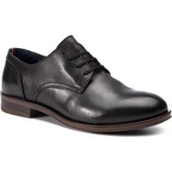 Półbuty TOMMY HILFIGER - Dress Casual Leather Shoe FM0FM02339 Black 990. Czarne buty wizytowe męskie Tommy Hilfiger, bez wzorów, z materiału, bez obcasa, bez zapięcia. W wyprzedaży za 339.00 zł.