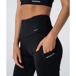 Legginsy z kieszeniami Libra czarne. Czarne legginsy damskie Carpatree, bez wzorów, z elastanu. Za 267.00 zł.