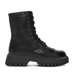 Botki DeeZee. Czarne botki damskie DeeZee, bez wzorów, bez obcasa, na płaskiej podeszwie, bez zapięcia. Za 189.99 zł.
