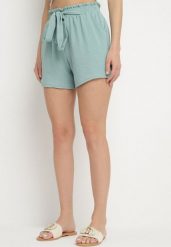Zielone Szorty z Wysokim Stanem i Gumką w Talii Zdobione Wiązaniem Mevalica. Zielone szorty damskie Born2be, z aplikacjami, eleganckie, z podwyższonym stanem. Za 29.99 zł.