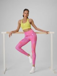 4F Legginsy treningowe szybkoschnące damskie - różowe L. Czerwone legginsy damskie 4F, bez wzorów, z materiału. Za 149.99 zł.