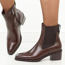 Brązowe skórzane botki damskie Cambell 19491. Brązowe botki damskie Cambell, na jesień, bez wzorów, z gumy, eleganckie, ze szpiczastym noskiem, bez obcasa, na obcasie, bez zapięcia. Za 319.00 zł.