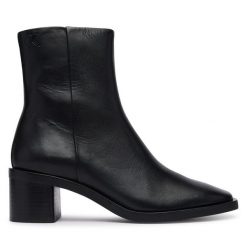 Botki Calvin Klein. Czarne botki damskie Calvin Klein, bez wzorów, bez obcasa, na słupku, bez zapięcia. Za 799.99 zł.
