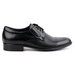 Kampol Buty męskie wizytowe skórzane 358KAM czarne. Czarne buty wizytowe męskie bez wzorów, z jeansu, bez obcasa, bez zapięcia. Za 362.62 zł.