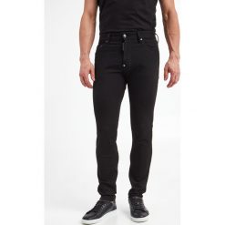 Jeansy męskie Cool Guy Jean DSQUARED2. Jeansy męskie Dsquared2, z jeansu. W wyprzedaży za 2,024.25 zł.