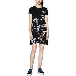Desigual Sukienka damska Vest Cicero 18SWVK56 2000 (rozmiar S). Spódnice damskie Desigual, s, bez wzorów, eleganckie, bez kołnierzyka, bez ramiączek. W wyprzedaży za 141.00 zł.