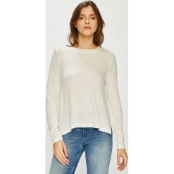Noisy May - Sweter. Białe swetry nierozpinane damskie Noisy May, l, bez wzorów, z dzianiny, bez kołnierzyka, bez ramiączek. W wyprzedaży za 34.90 zł.