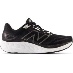 Buty damskie New Balance Fresh Foam 680 v8 W680LK8 – czarne. Czarne obuwie sportowe damskie New Balance, bez wzorów, z materiału, bez zapięcia, do biegania. Za 369.99 zł.