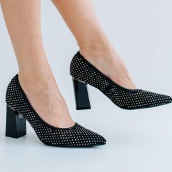 Czarne czółenka damskie na słupku Vinceza 62211. Czarne czółenka damskie VINCEZA, na lato, bez wzorów, ze skóry, biznesowe, bez obcasa, na słupku, bez zapięcia. Za 179.00 zł.