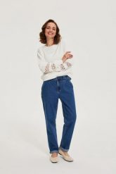 Gładkie jeansy niebieskie. Niebieskie jeansy damskie MOODO, bez wzorów, z bawełny. Za 149.99 zł.
