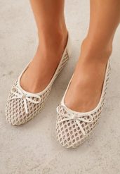 Jasnobeżowe Siateczkowe Balerinki z Plecioną Cholewką z Kokardką Lilinrelle. Brązowe balerinki damskie Born2be, bez wzorów, z jeansu, klasyczne, bez obcasa, bez zapięcia. Za 69.99 zł.