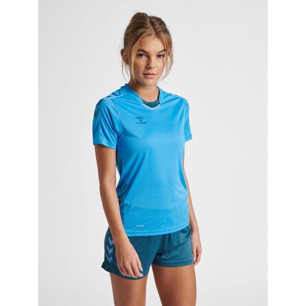 Hummel Core XK Poly Jersey S/S Woman. Niebieskie koszulki sportowe damskie Hummel, m, bez wzorów, z jersey, bez ramiączek, do piłki ręcznej. Za 130.50 zł.