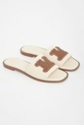 Klapki damskie skórzane Caucaso MAX MARA BEACHWEAR. Klapki damskie Max Mara Beachwear, bez wzorów, bez obcasa, bez zapięcia. Za 979.00 zł.