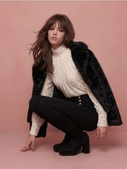 Legginsy z przeszyciami i ozdobnymi guzikami z wiskozą - czarny. Czarne legginsy damskie Sinsay, bez wzorów, z wiskozy. Za 49.99 zł.